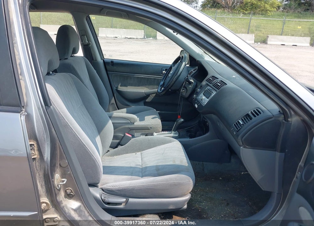 2005 HONDA CIVIC LX VIN: 2HGES16575H587889