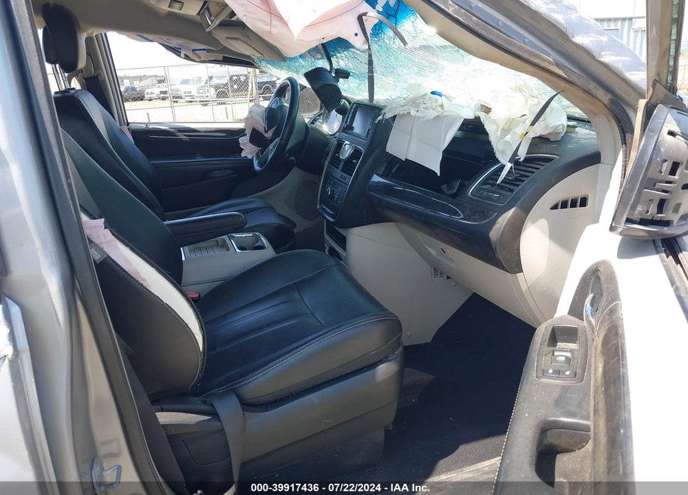 2014 CHRYSLER TOWN & COUNTRY VIN: 2C4RC1BG1ER439557