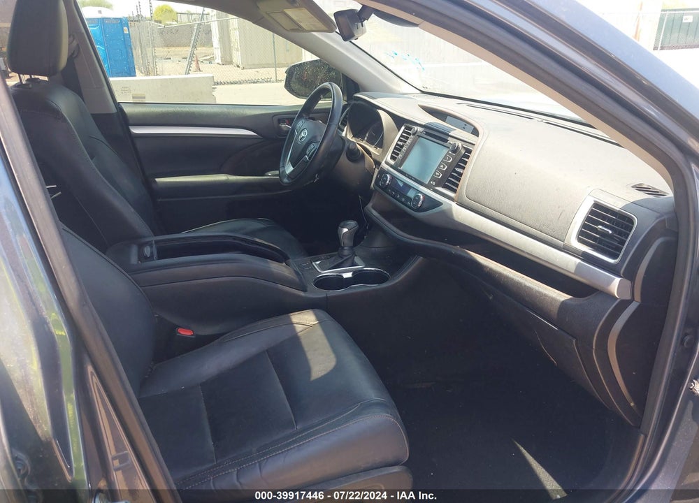 2018 TOYOTA HIGHLANDER XLE VIN: 5TDKZRFHXJS250490