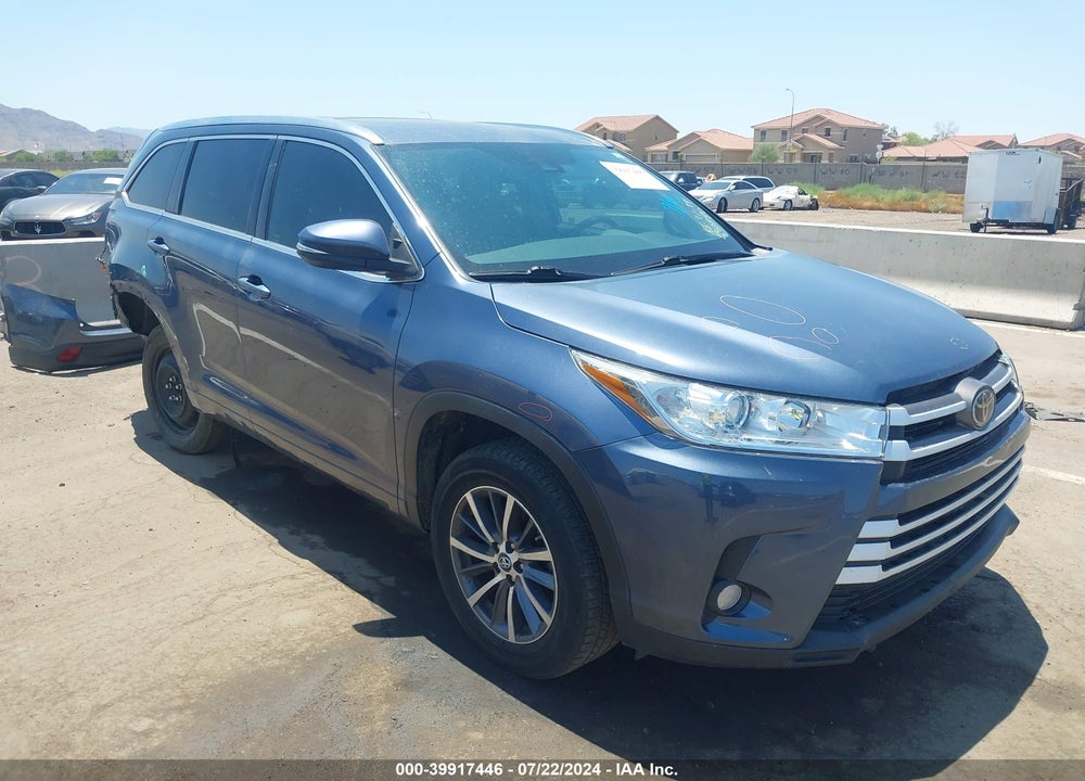 2018 TOYOTA HIGHLANDER XLE VIN: 5TDKZRFHXJS250490