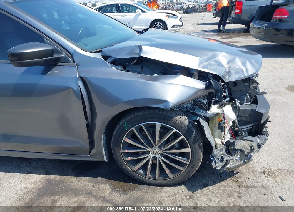 2016 VOLKSWAGEN JETTA 1.8T SPORT VIN: 3VWD17AJ9GM404109