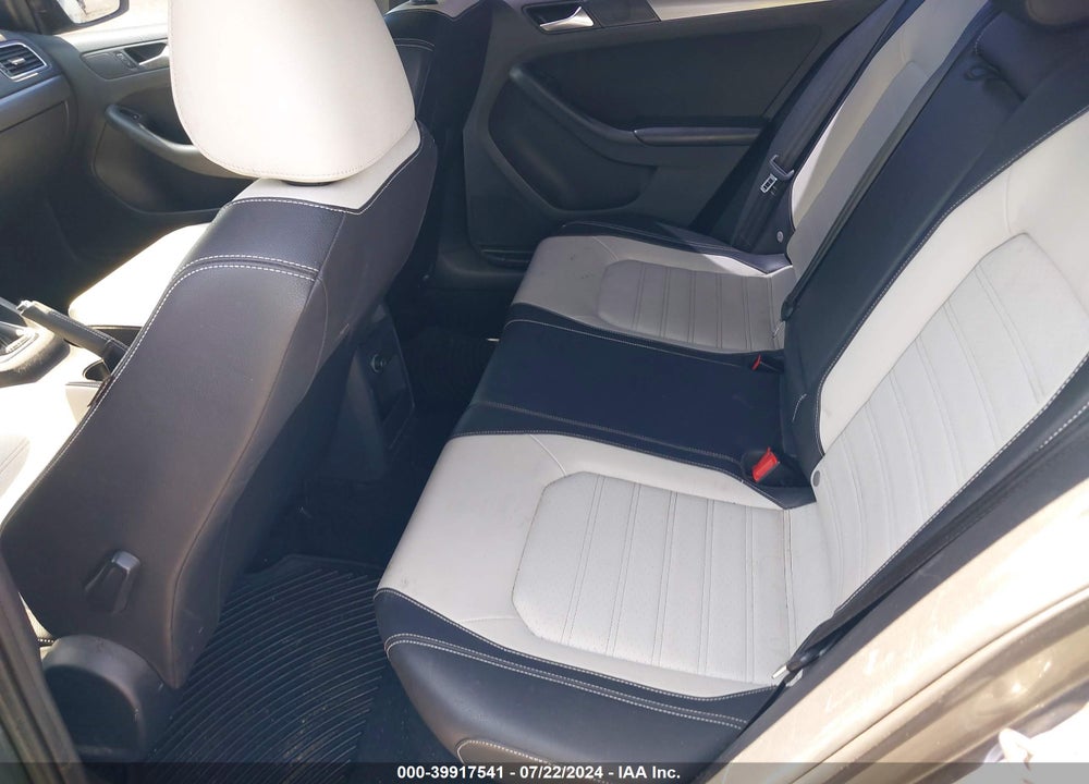 2016 VOLKSWAGEN JETTA 1.8T SPORT VIN: 3VWD17AJ9GM404109