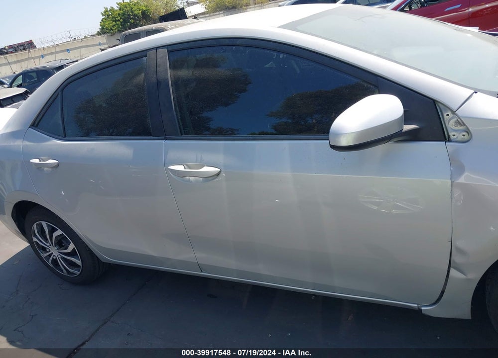 2018 TOYOTA COROLLA LE VIN: 2T1BURHE1JC113206