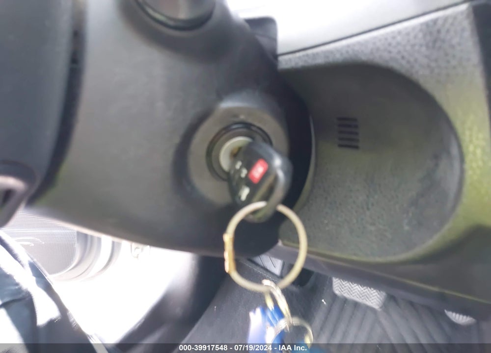 2018 TOYOTA COROLLA LE VIN: 2T1BURHE1JC113206