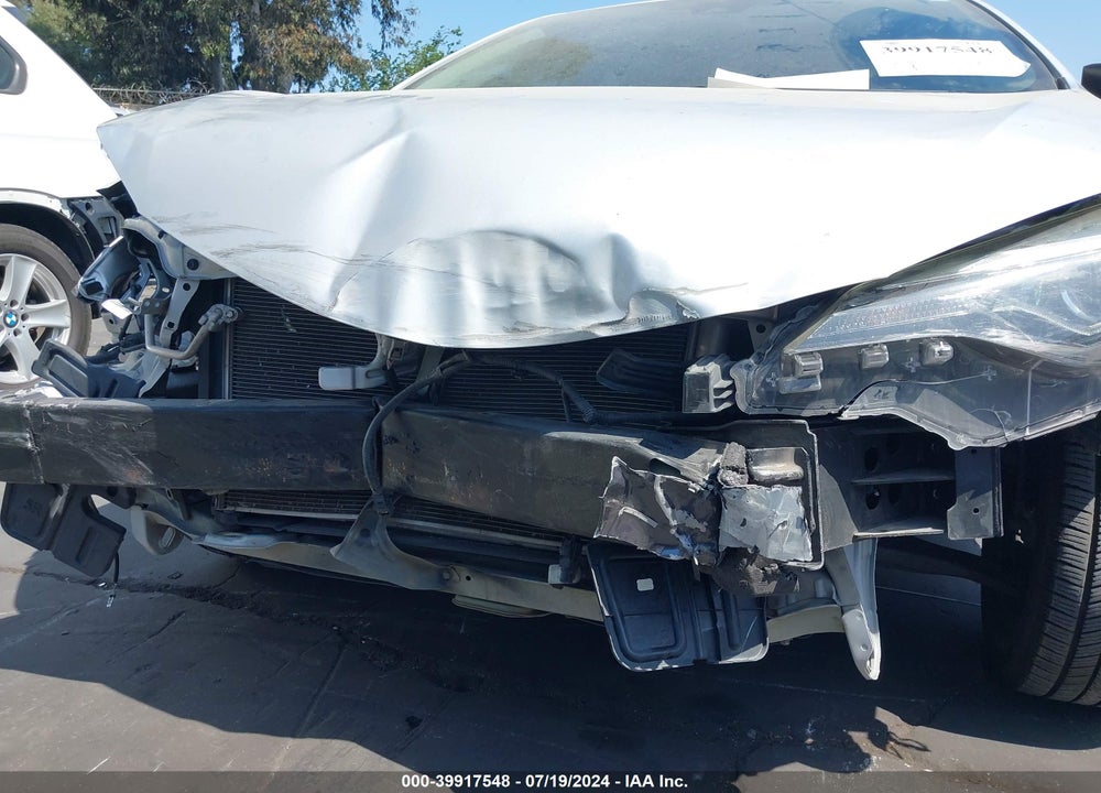 2018 TOYOTA COROLLA LE VIN: 2T1BURHE1JC113206