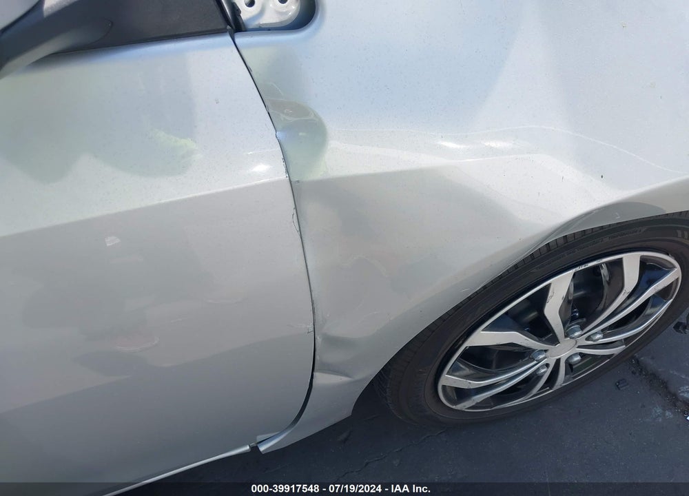 2018 TOYOTA COROLLA LE VIN: 2T1BURHE1JC113206