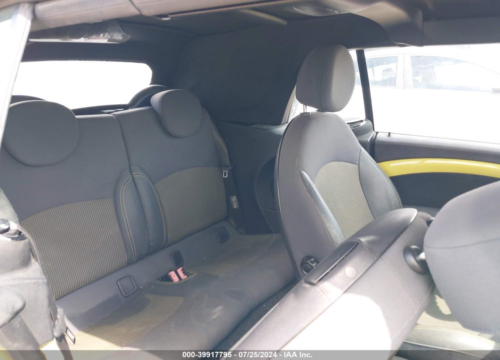 2009 MINI COOPER S VIN: WMWMS33519TG89093