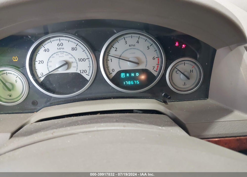 2008 CHRYSLER TOWN & COUNTRY LX VIN: 2A8HR44H68R844702