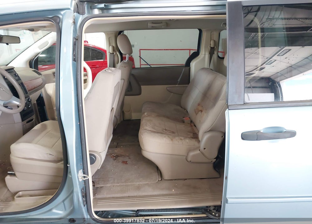 2008 CHRYSLER TOWN & COUNTRY LX VIN: 2A8HR44H68R844702