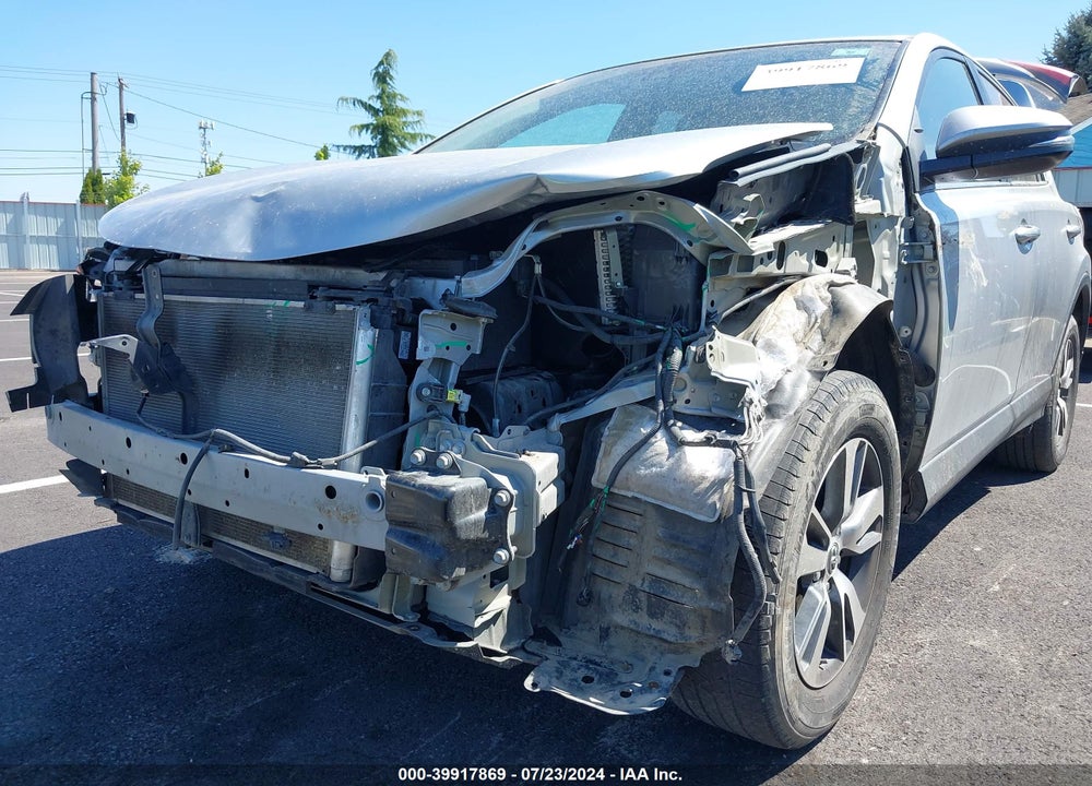 2018 TOYOTA RAV4 XLE VIN: 2T3WFREV2JW476782