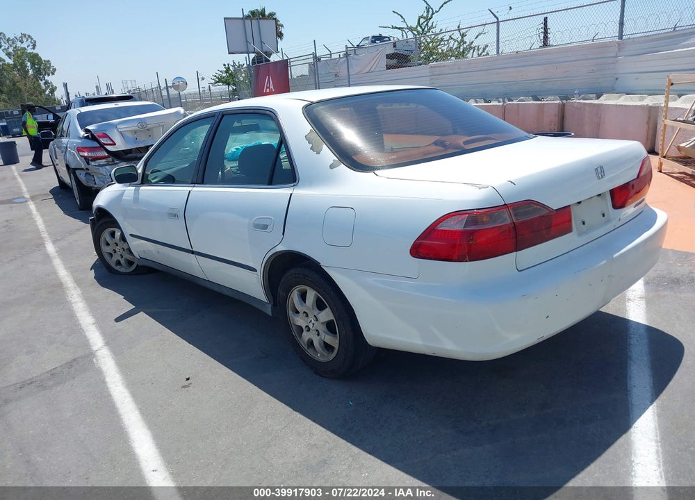 1998 HONDA ACCORD LX VIN: 1HGCG5642WA199086
