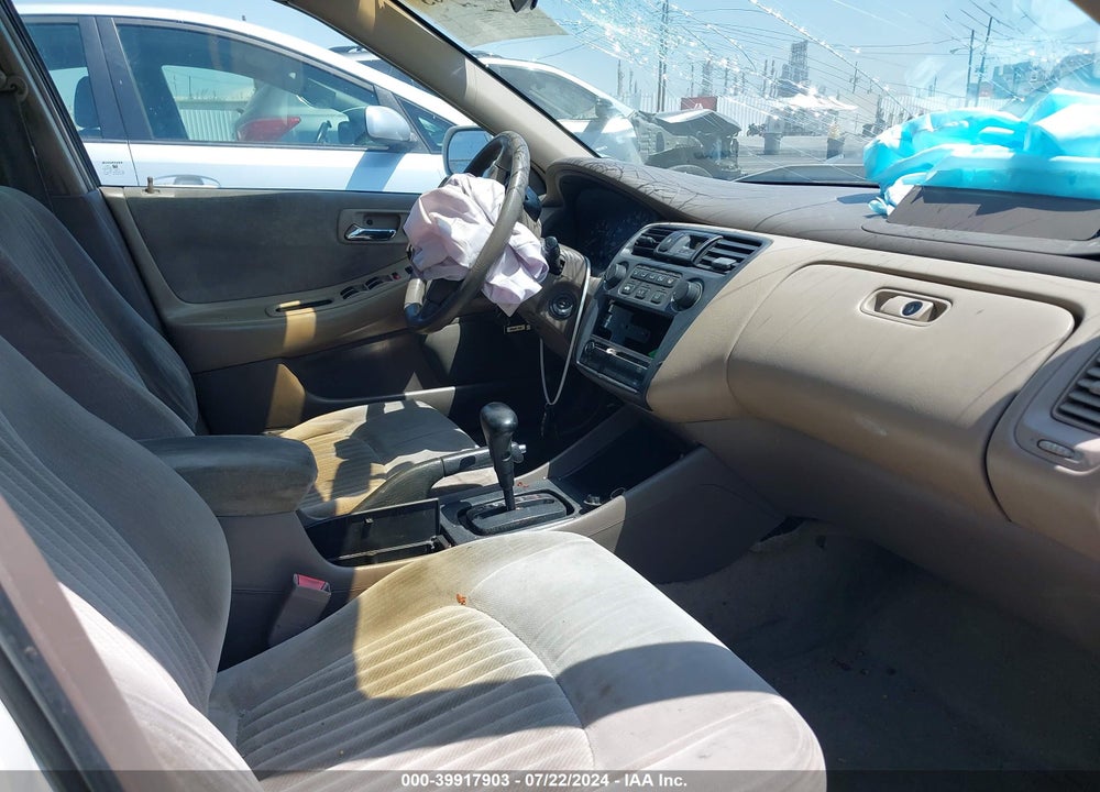 1998 HONDA ACCORD LX VIN: 1HGCG5642WA199086