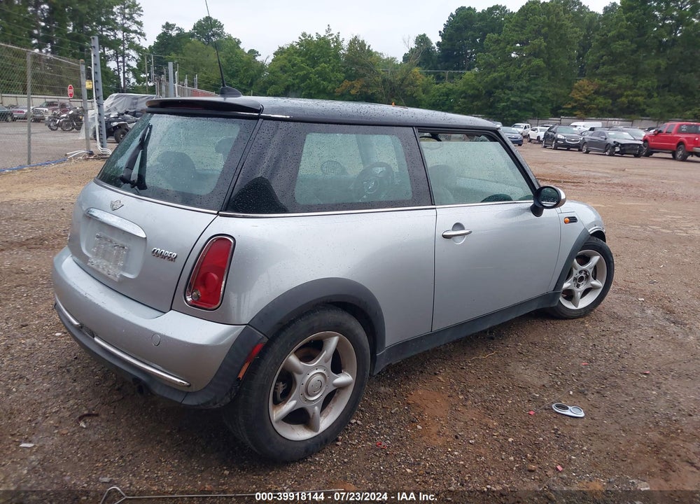 2005 MINI COOPER VIN: WMWRC33425TJ66456