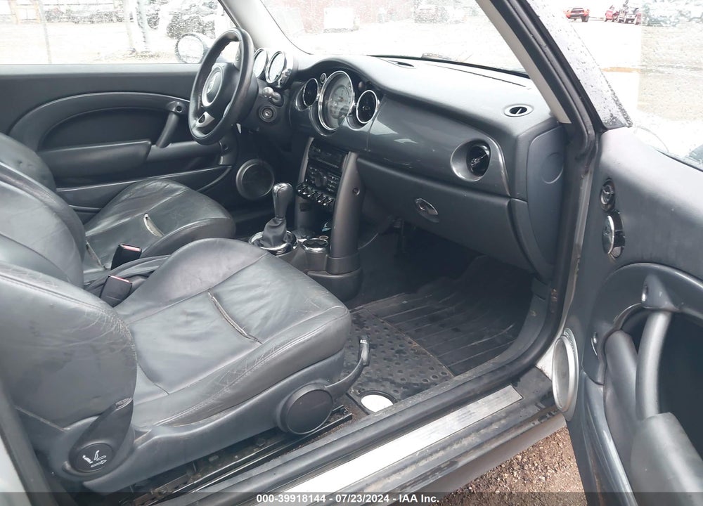 2005 MINI COOPER VIN: WMWRC33425TJ66456
