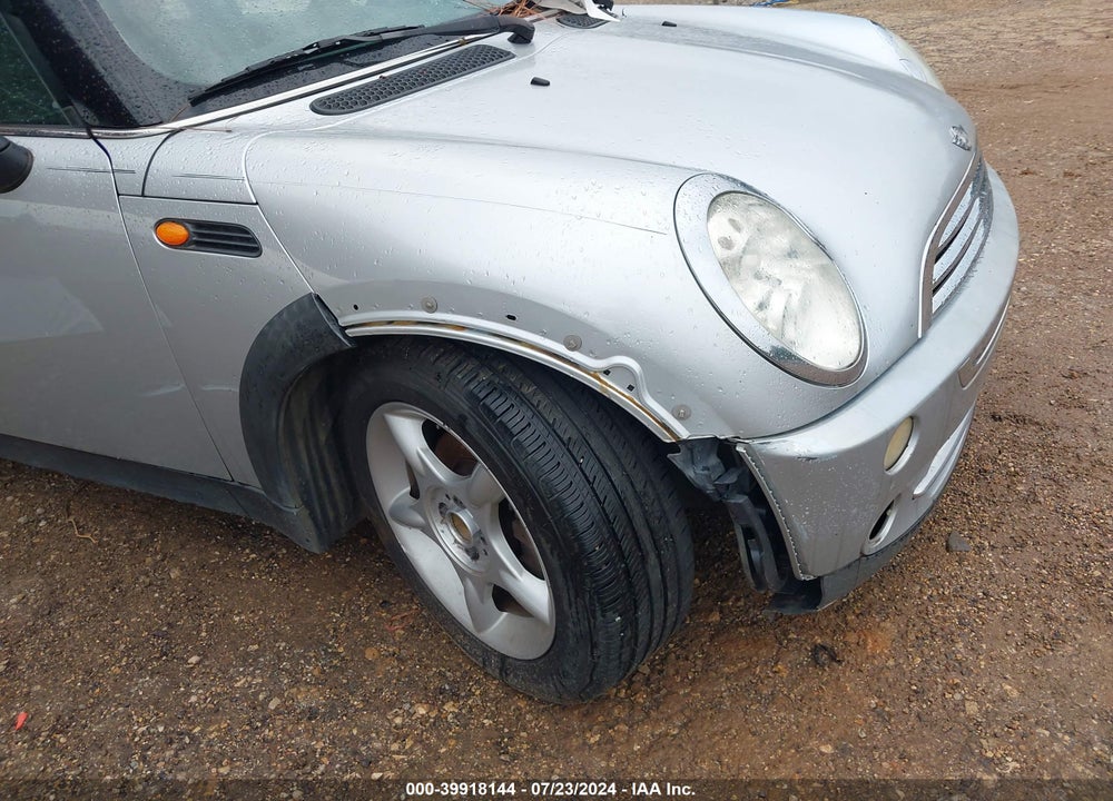 2005 MINI COOPER VIN: WMWRC33425TJ66456