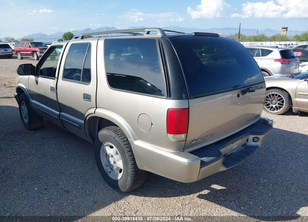 2001 CHEVROLET BLAZER LS VIN: 1GNDT13W11K102371