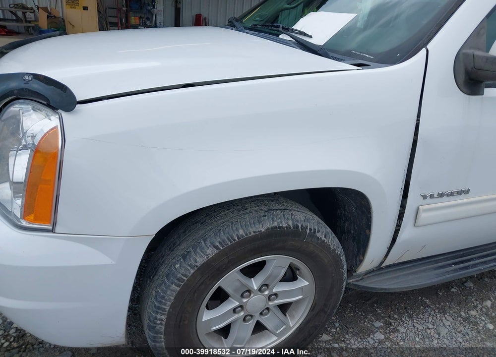 2011 GMC YUKON SLE VIN: 1GKS1AE02BR233000