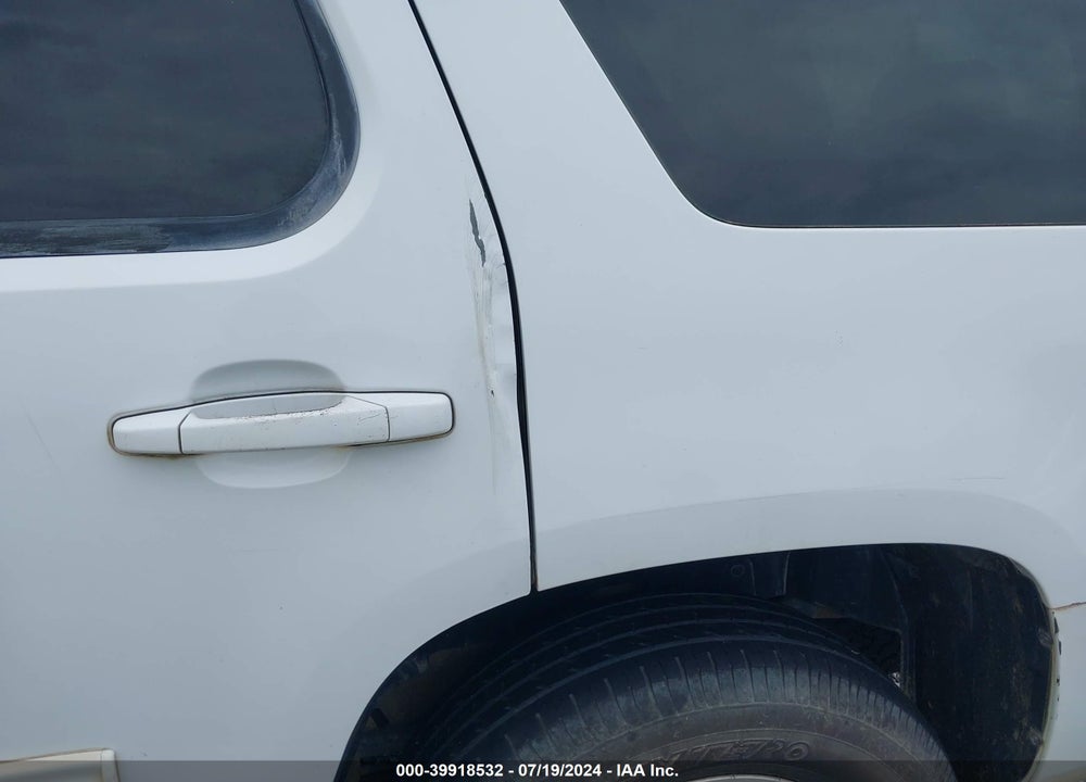 2011 GMC YUKON SLE VIN: 1GKS1AE02BR233000
