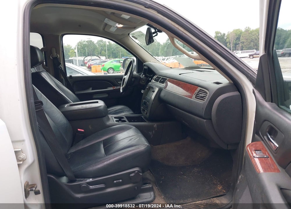 2011 GMC YUKON SLE VIN: 1GKS1AE02BR233000