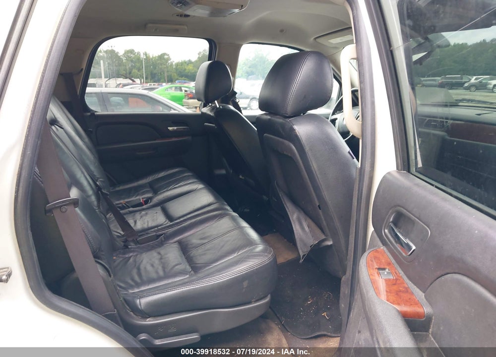 2011 GMC YUKON SLE VIN: 1GKS1AE02BR233000
