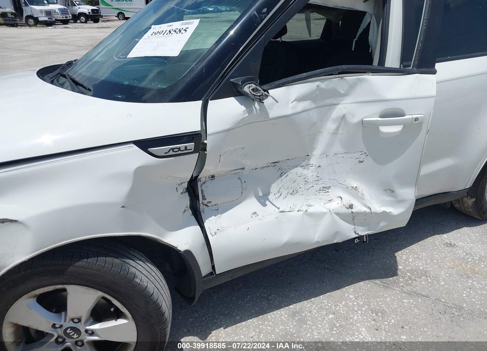 2018 KIA SOUL VIN: KNDJN2A24J7524892
