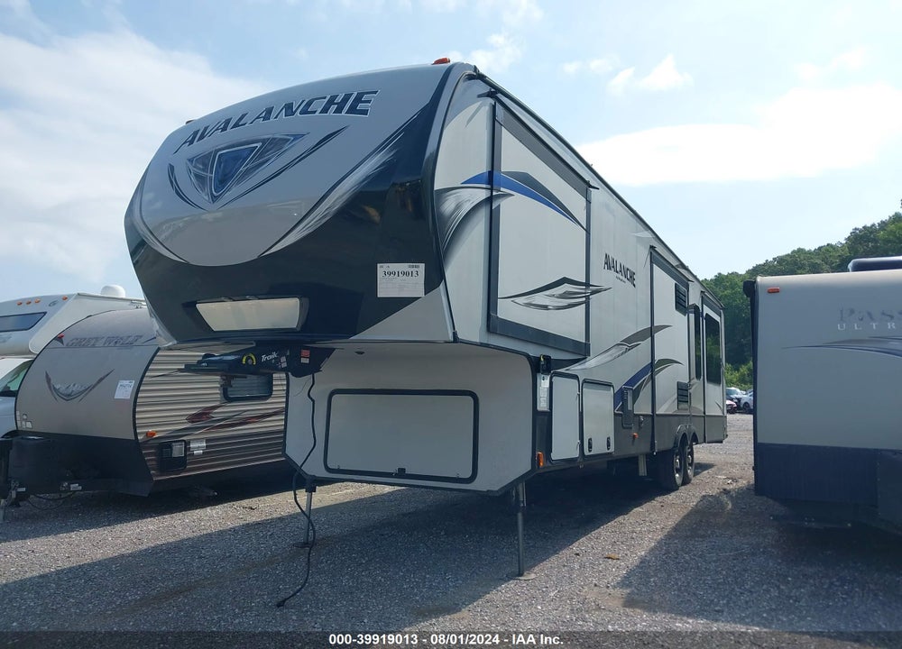 2017 KEYSTONE AVALANCHE VIN: 4YDF37023HE760396