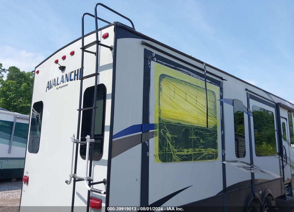 2017 KEYSTONE AVALANCHE VIN: 4YDF37023HE760396