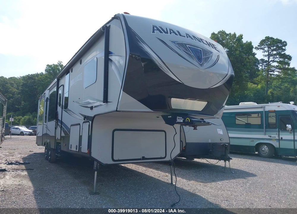2017 KEYSTONE AVALANCHE VIN: 4YDF37023HE760396