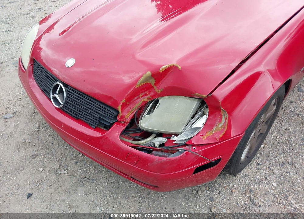 1998 MERCEDES-BENZ SLK 230 VIN: WDBKK47F0WF038188