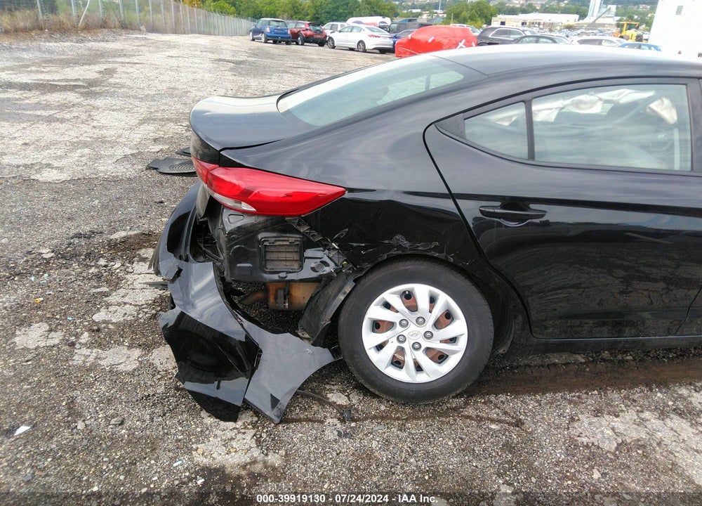 2018 HYUNDAI ELANTRA SE VIN: 5NPD74LF2JH352134