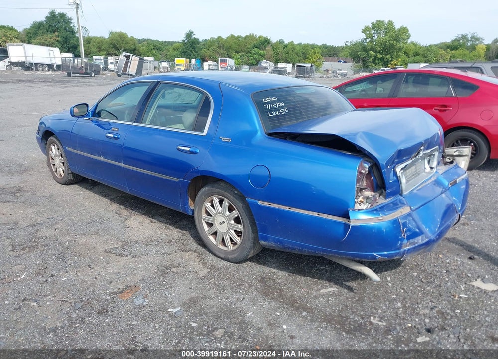 2006 LINCOLN TOWN CAR SIGNATURE LIMITED VIN: 1LNHM82W66Y631235