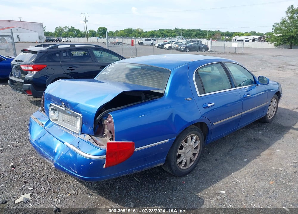 2006 LINCOLN TOWN CAR SIGNATURE LIMITED VIN: 1LNHM82W66Y631235