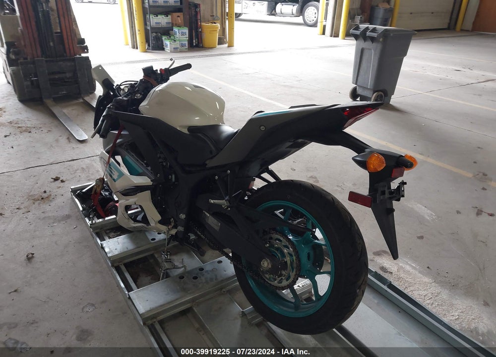 2024 YAMAHA YZFR3 A VIN: MH3RH18Y2RK015781