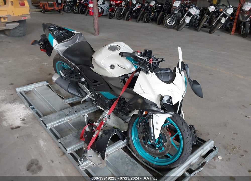 2024 YAMAHA YZFR3 A VIN: MH3RH18Y2RK015781