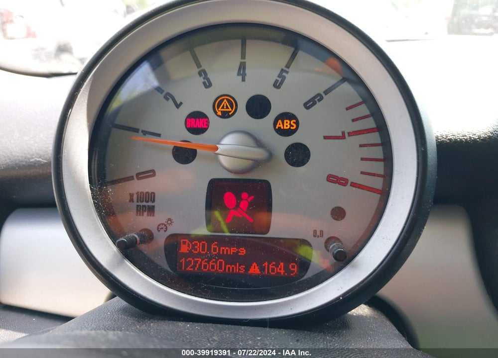 2009 MINI COOPER VIN: WMWMF335X9TU73566