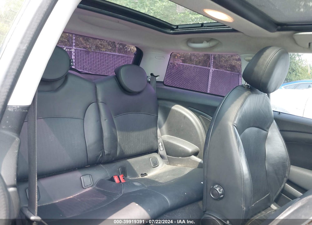 2009 MINI COOPER VIN: WMWMF335X9TU73566