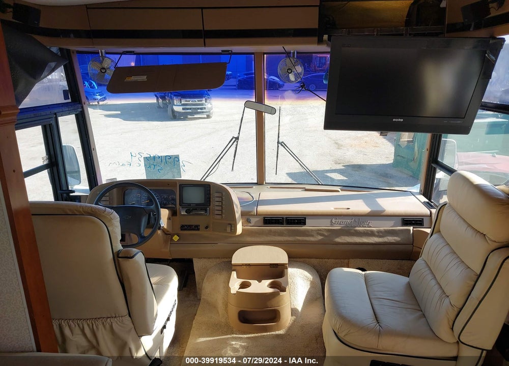 1999 WINNEBAGO P30 VIN: 1GBMP37B6W3316830