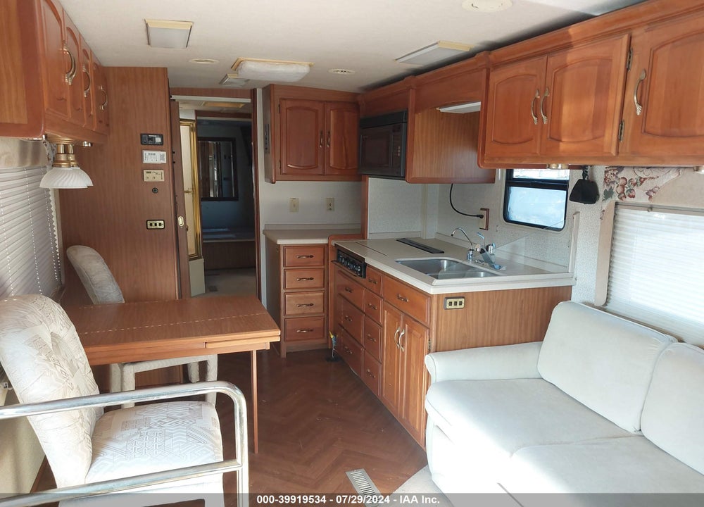 1999 WINNEBAGO P30 VIN: 1GBMP37B6W3316830