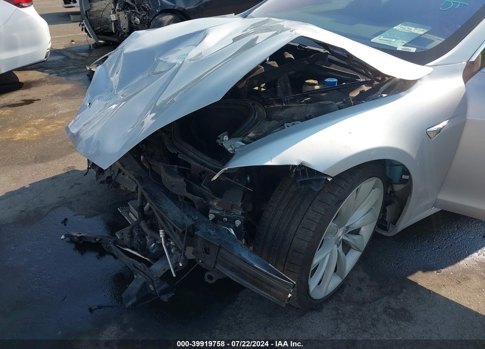 2018 TESLA MODEL S 100D/75D/P100D VIN: 5YJSA1E24JF256795