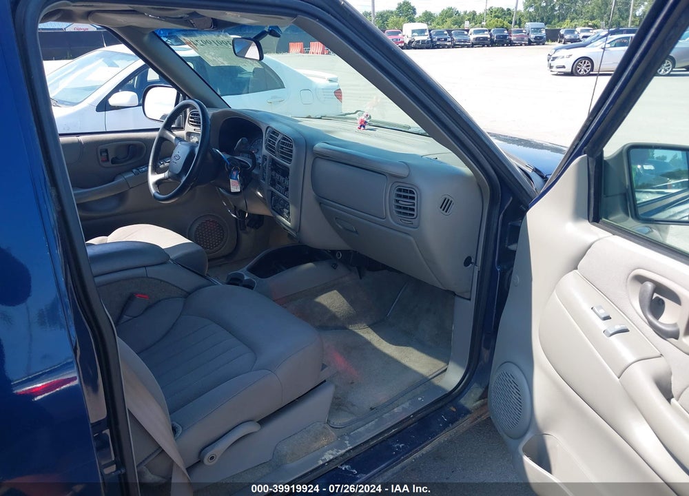 2003 CHEVROLET BLAZER LS VIN: 1GNDT13X43K137613