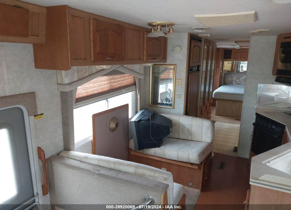 1999 FREIGHTLINER CHASSIS X LINE MOTOR HOME VIN: 4UZ6XJBA3XCA70469