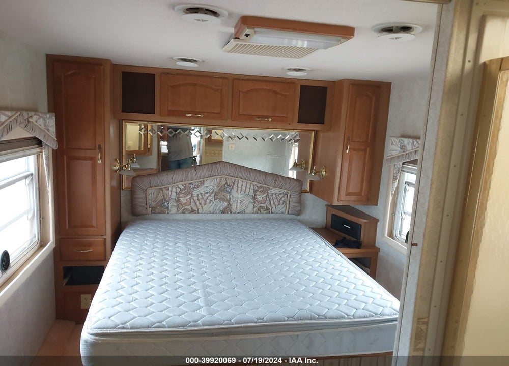 1999 FREIGHTLINER CHASSIS X LINE MOTOR HOME VIN: 4UZ6XJBA3XCA70469