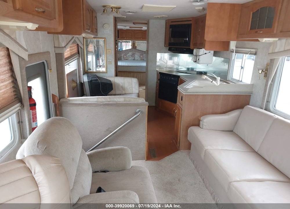 1999 FREIGHTLINER CHASSIS X LINE MOTOR HOME VIN: 4UZ6XJBA3XCA70469