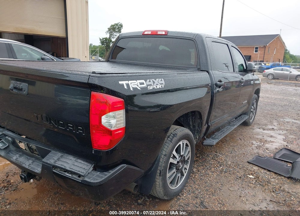 2018 TOYOTA TUNDRA SR5 5.7L V8 VIN: 5TFDW5F13JX711990