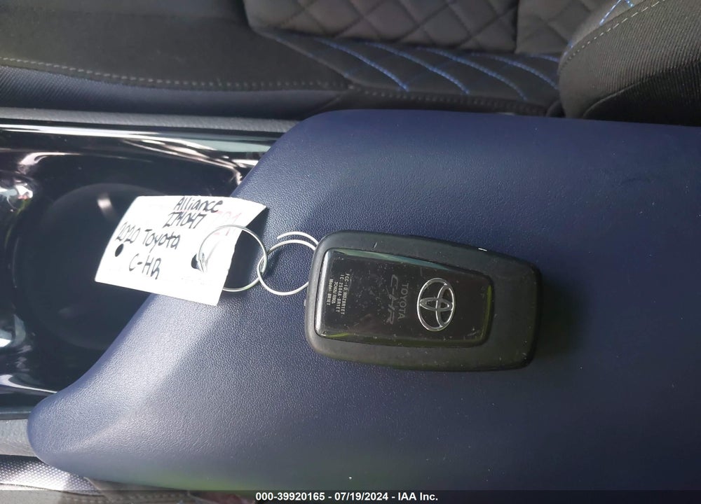 2020 TOYOTA C-HR XLE VIN: JTNKHMBX6L1083608