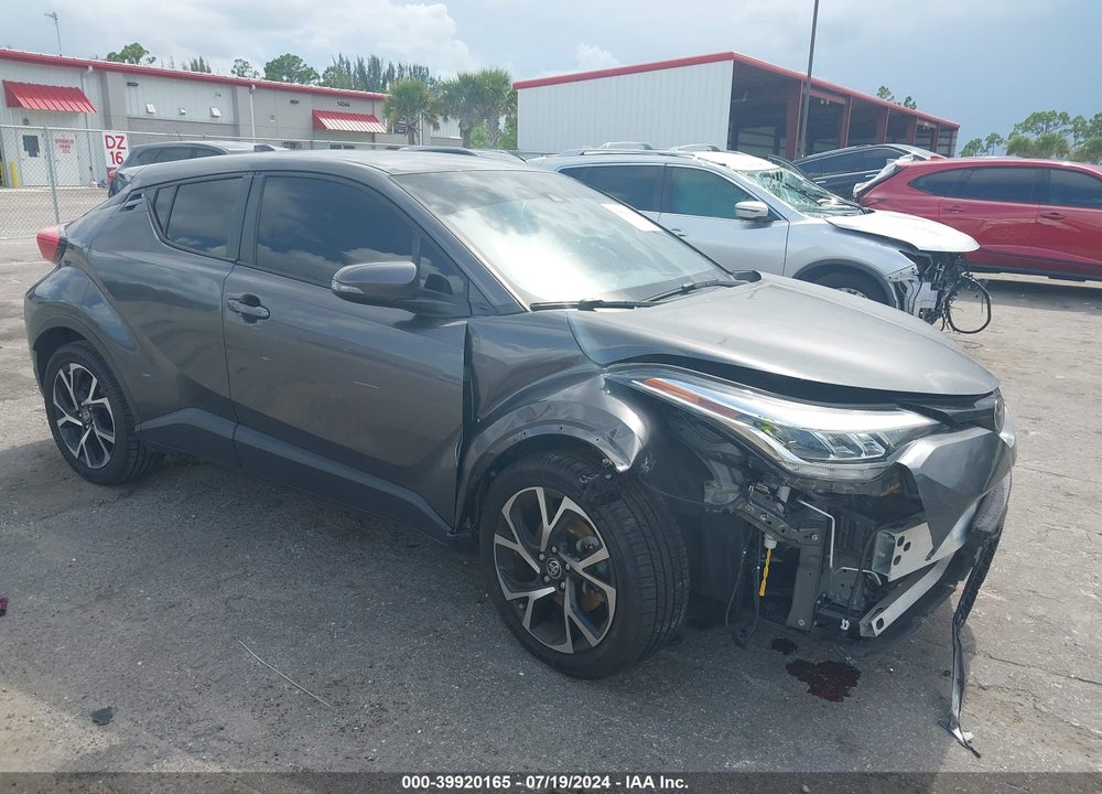 2020 TOYOTA C-HR XLE VIN: JTNKHMBX6L1083608