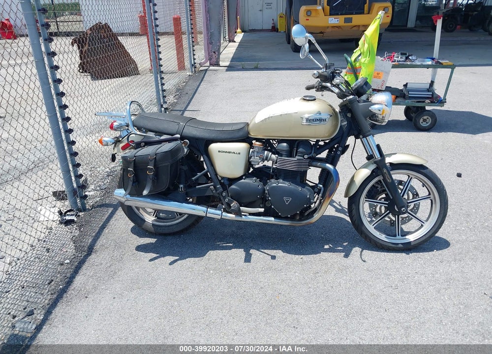 2013 TRIUMPH MOTORCYCLE BONNEVILLE VIN: SMT900K1XDT566217