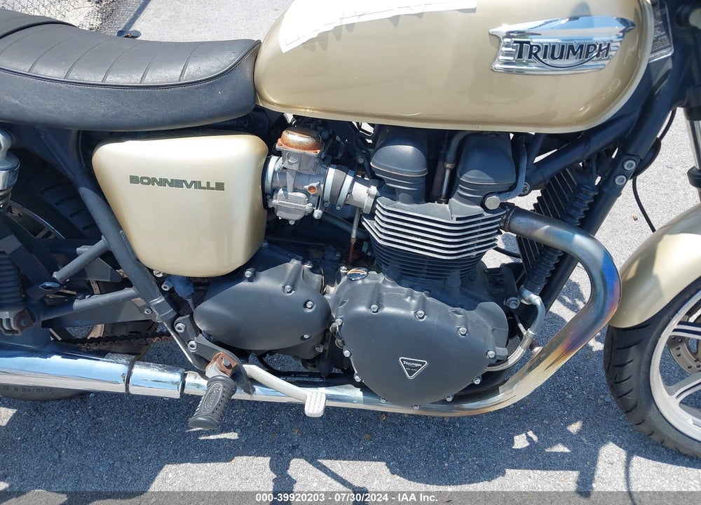 2013 TRIUMPH MOTORCYCLE BONNEVILLE VIN: SMT900K1XDT566217