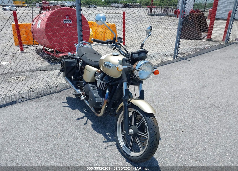 2013 TRIUMPH MOTORCYCLE BONNEVILLE VIN: SMT900K1XDT566217