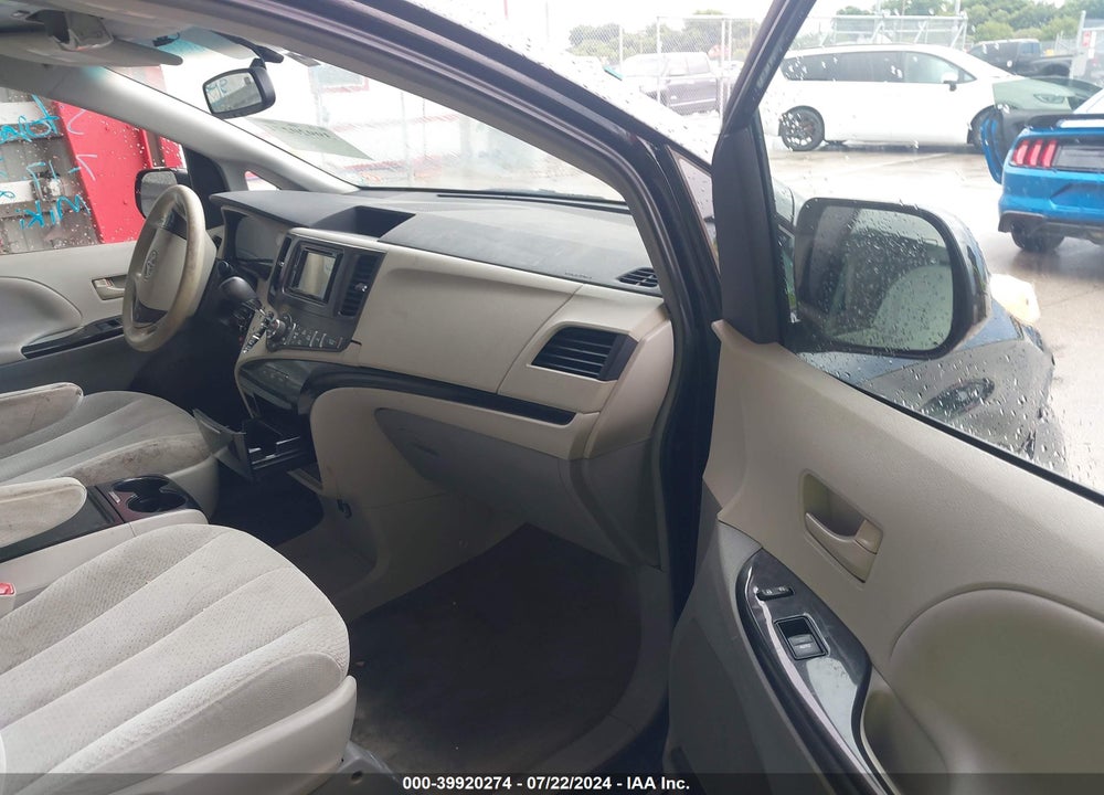2014 TOYOTA SIENNA LE V6 8 PASSENGER VIN: 5TDKK3DC8ES519830